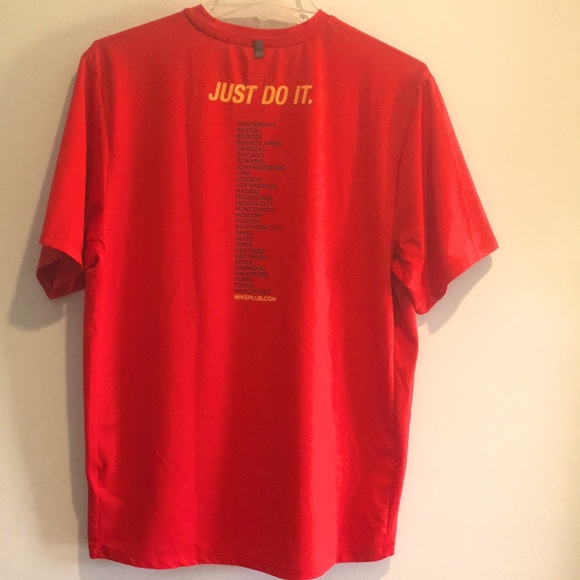 Nike The Human Race FitDry Breathable Red T-Shirt size Medium - Picture 2 of 15